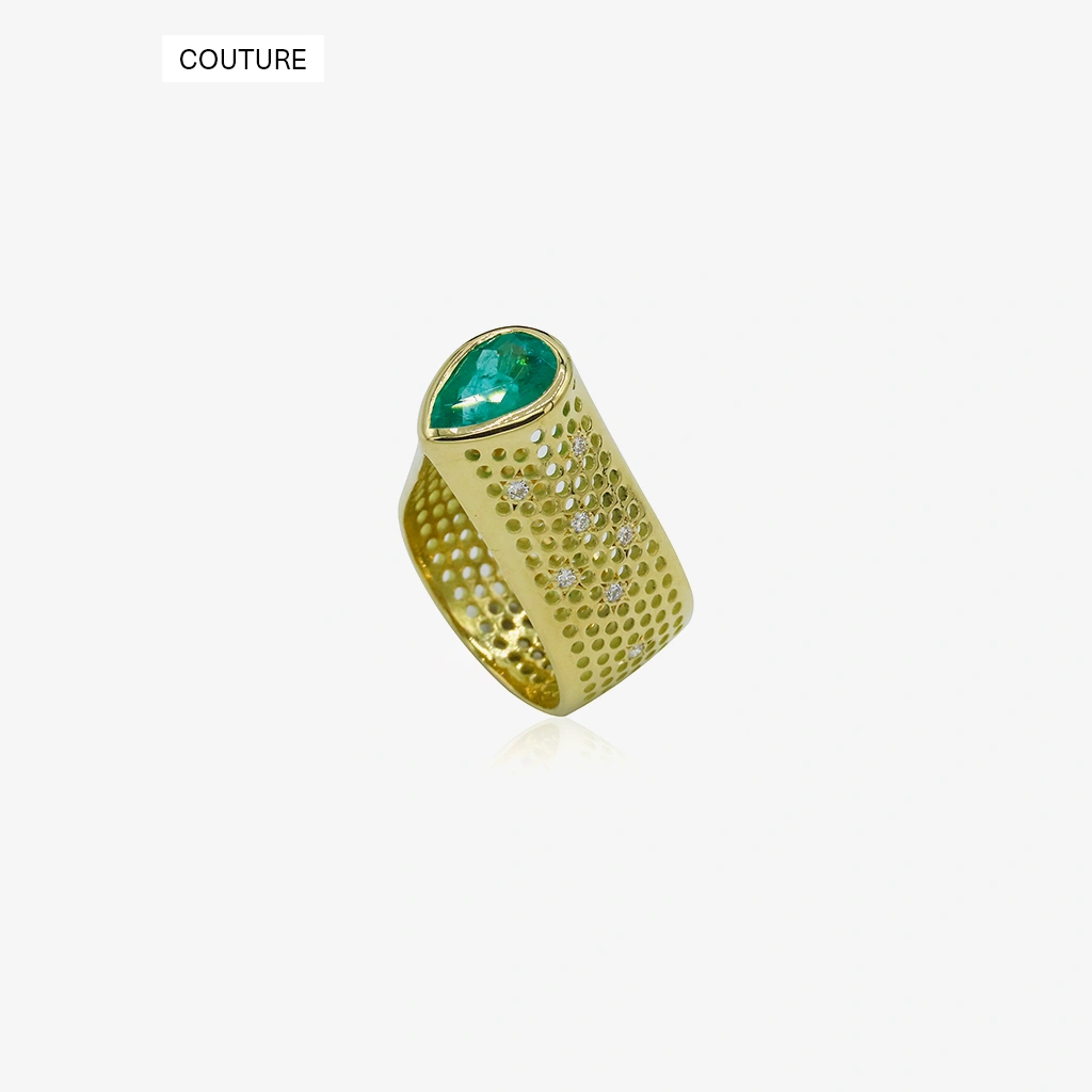 Grid Emerald Pearshape Diamond Ring